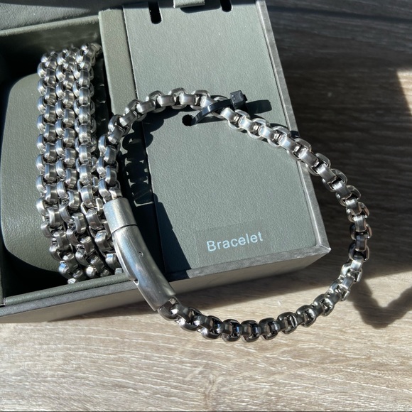 William Rast Chain Necklace & Bracelet Boxed Set - Picture 2 of 6